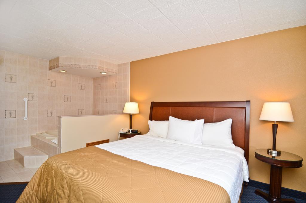 Pocono & Conference Center - Pocono Mountains Lake Harmony