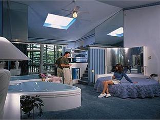 Pocono & Conference Center - Pocono Mountains Hotel 2*