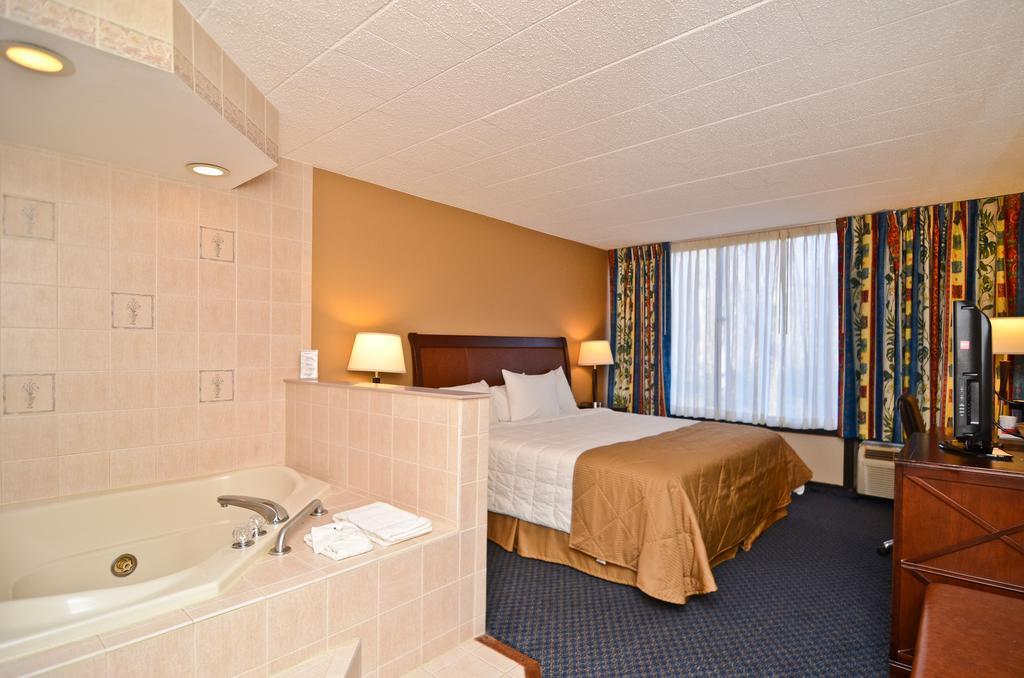 Pocono & Conference Center - Pocono Mountains Hotel 2*