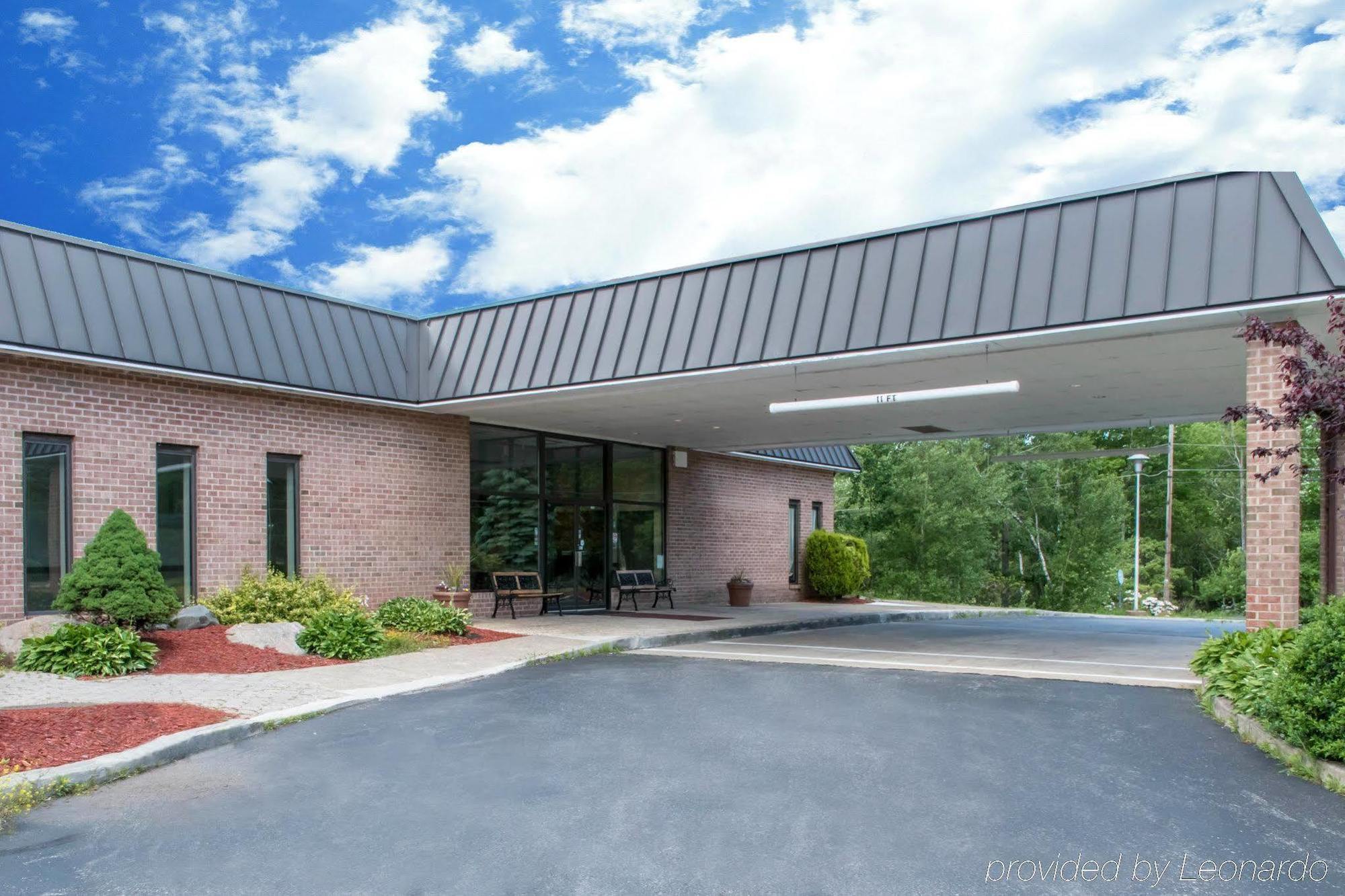 Pocono & Conference Center - Pocono Mountains Lake Harmony