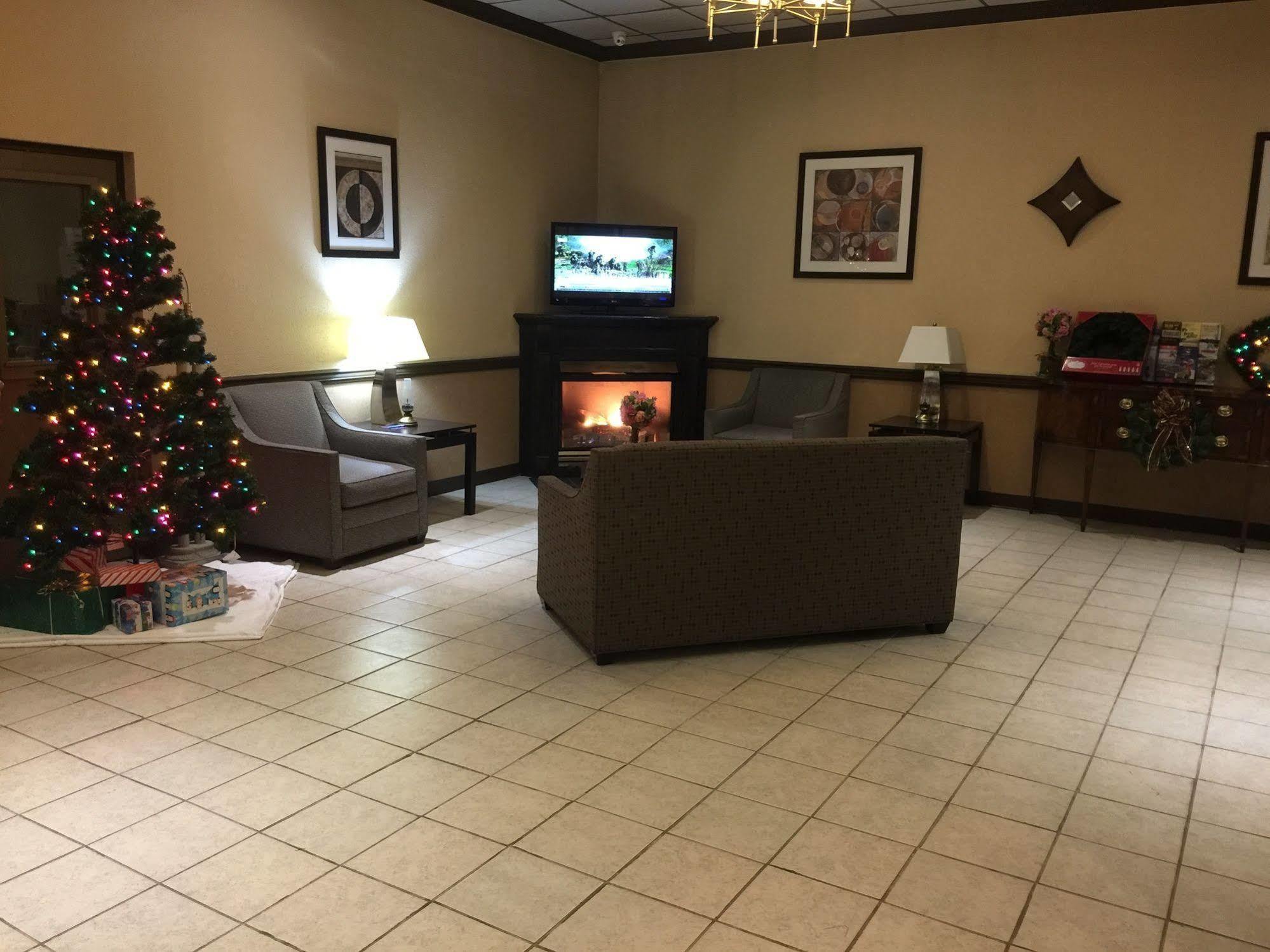 Pocono & Conference Center - Pocono Mountains Hotel 2*
