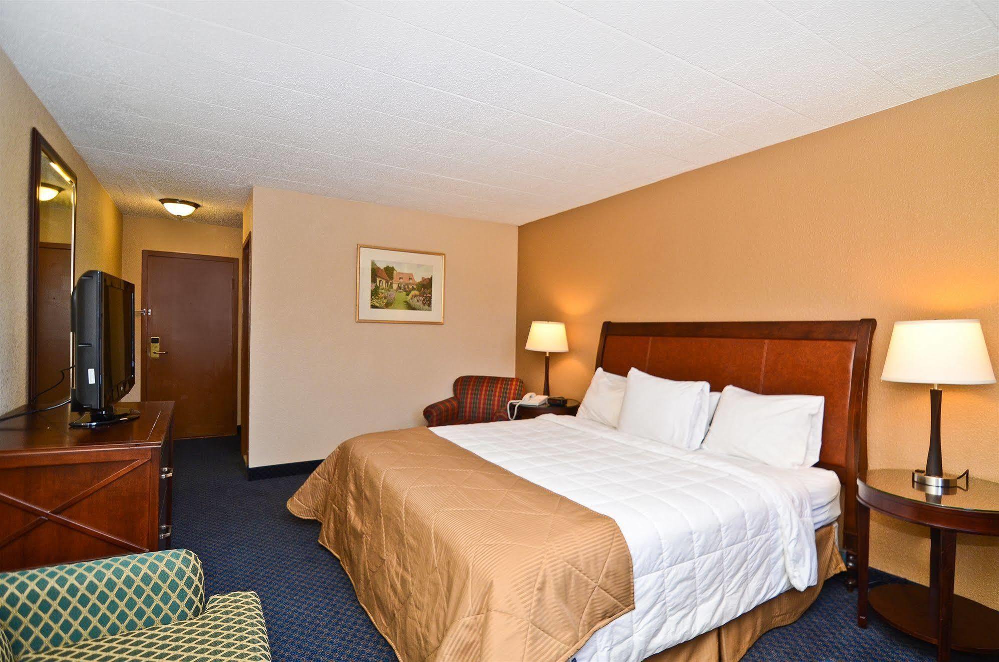 Pocono & Conference Center - Pocono Mountains Hotel 2*