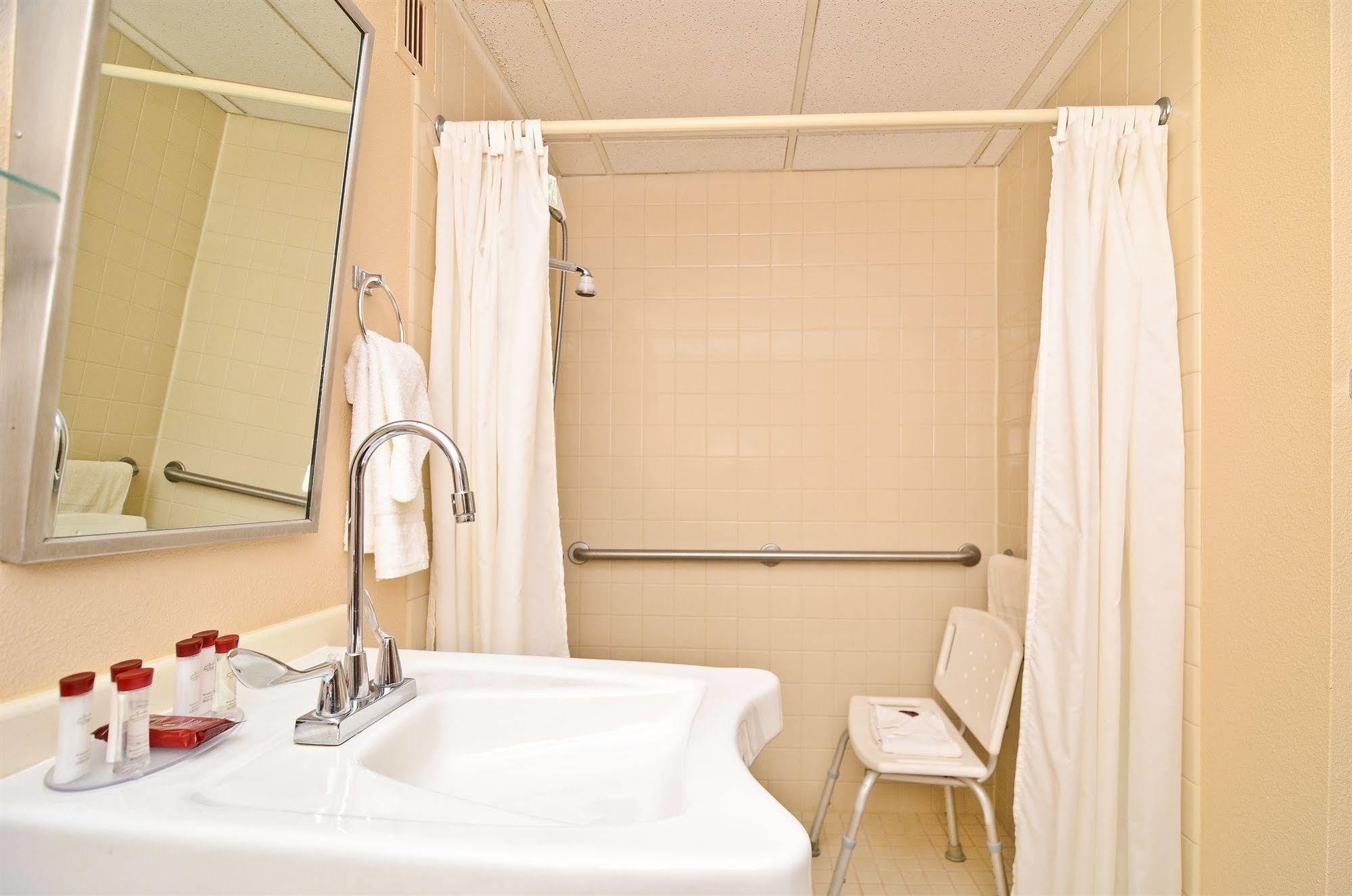 Pocono & Conference Center - Pocono Mountains Hotel