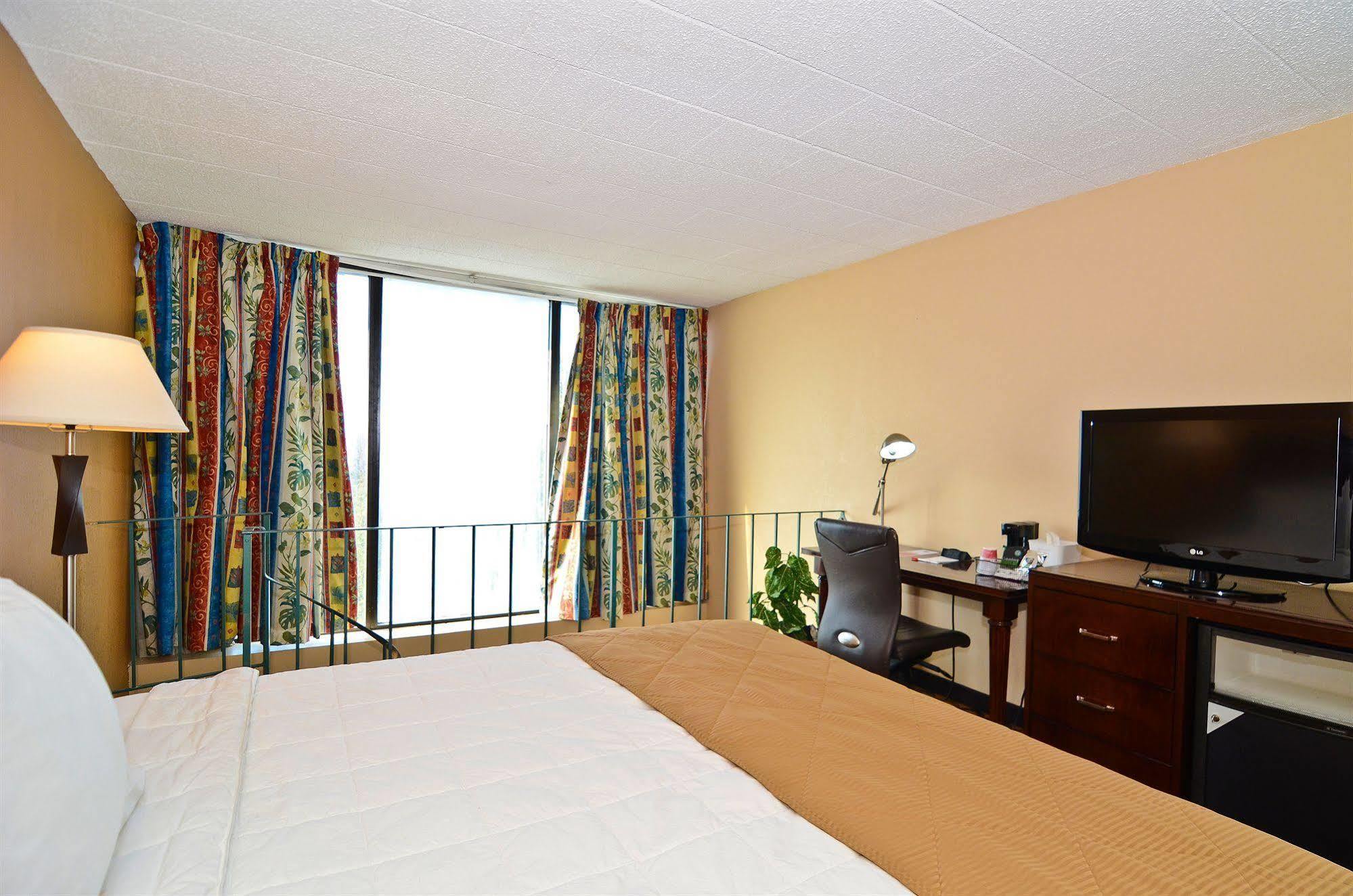 Hotel Pocono & Conference Center - Pocono Mountains 2*