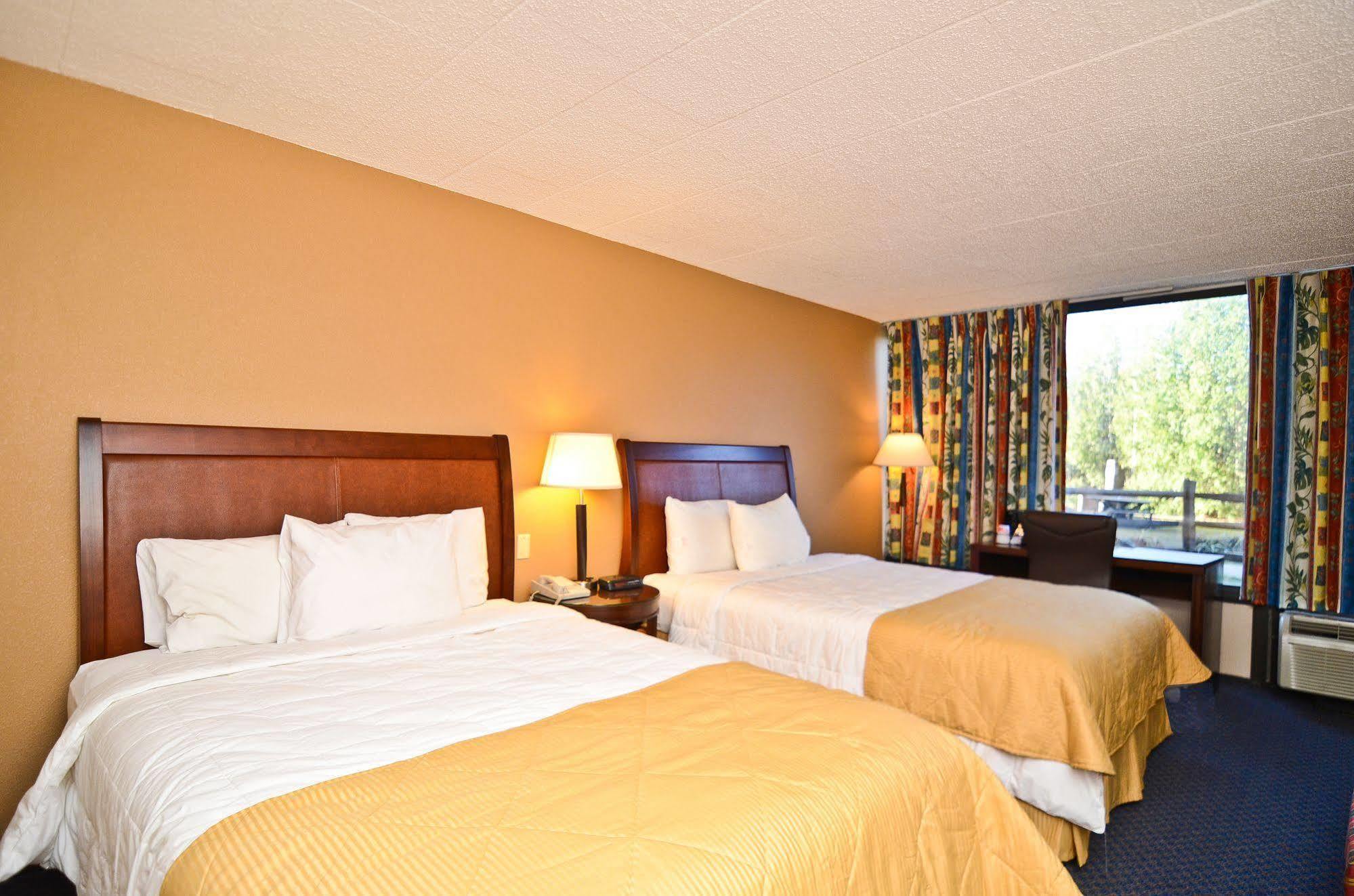 Pocono & Conference Center - Pocono Mountains Hotel 2*
