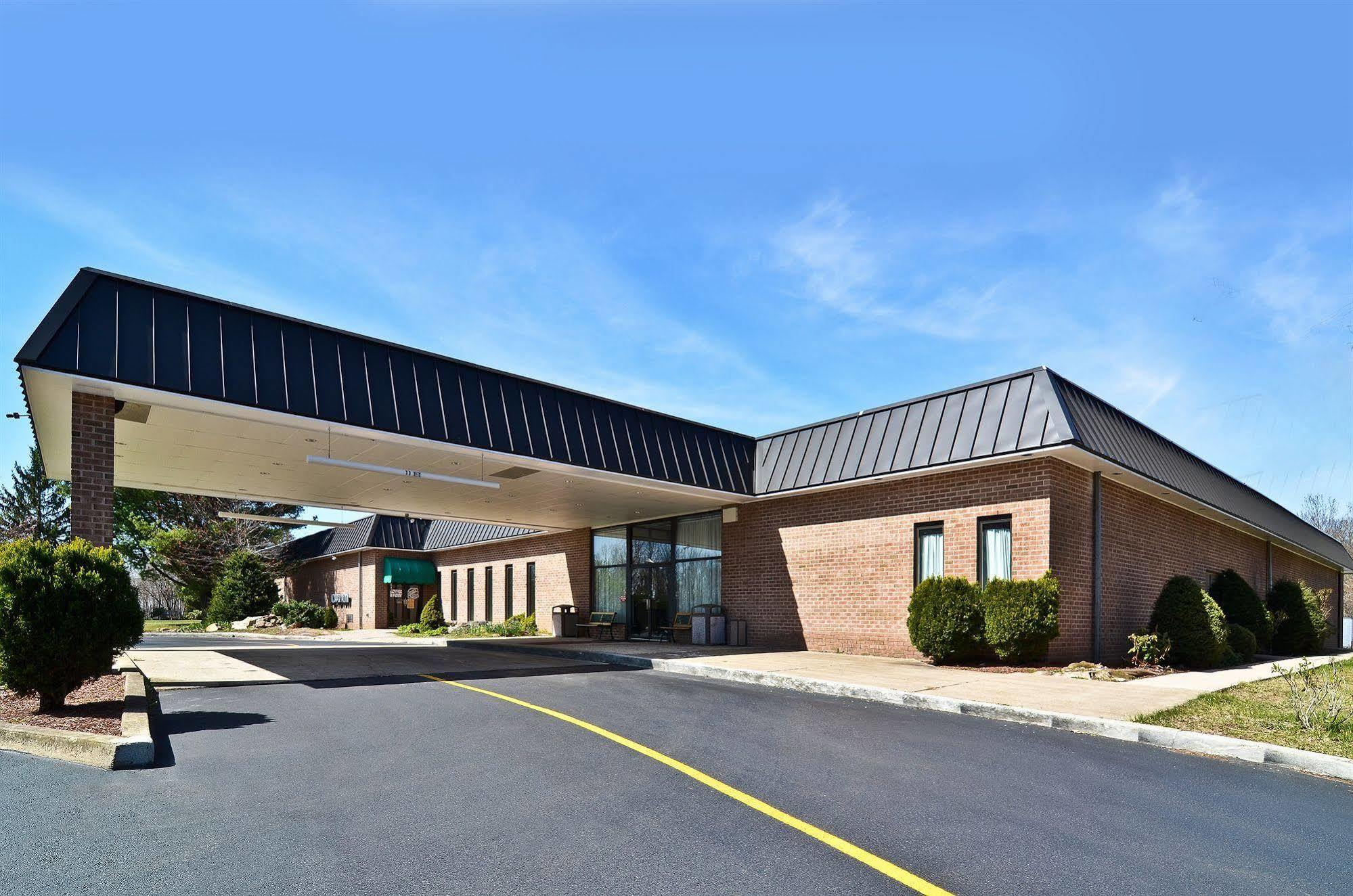 Pocono & Conference Center - Pocono Mountains Hotel 2*
